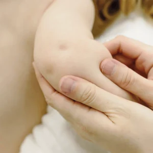 Aurora Ribola massaggio neonatale AIMI certificazione osteopatia infantile Genova Montoggio Struppa e Bargagli
